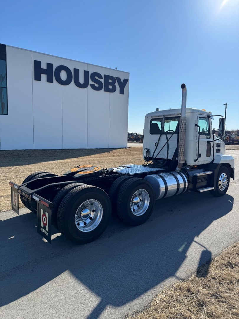 2021 MACK AN64T - USED TRUCKS DAY CAB - image 6